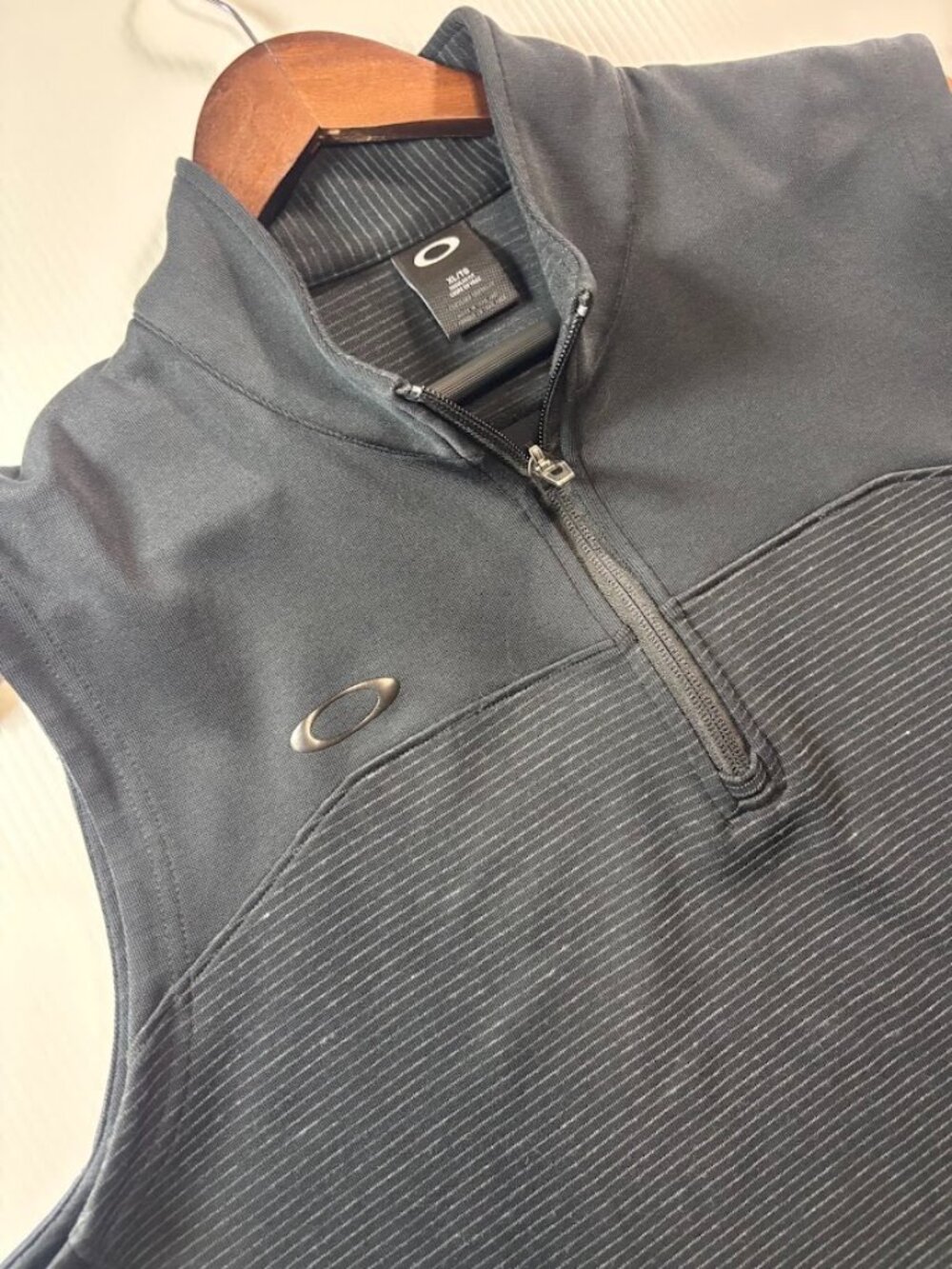 Oakley Vest 1/4 Zip Regular Fit XL Black Striped